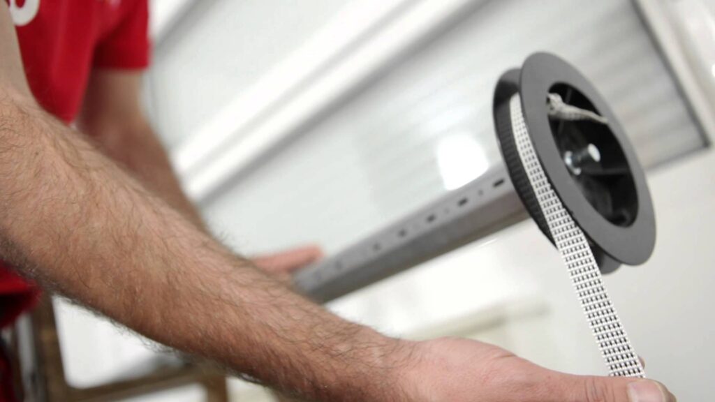 Si busca el mejor servicio técnico de persianas en Barcelona, ha llegado al lugar indicado. En Reparar Persianas en Barcelona, contamos con un equipo altamente cualificado para resolver cualquier inconveniente con sus persianas. Ofrecemos instalación, mantenimiento y reparación de persianas de todo tipo, brindando soluciones rápidas, eficientes y garantizadas.