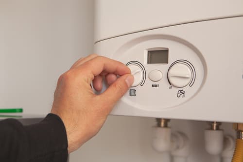 Los calentadores a gas vienen en diferentes tipos, y dos de los más comunes son los atmosféricos y los estancos.