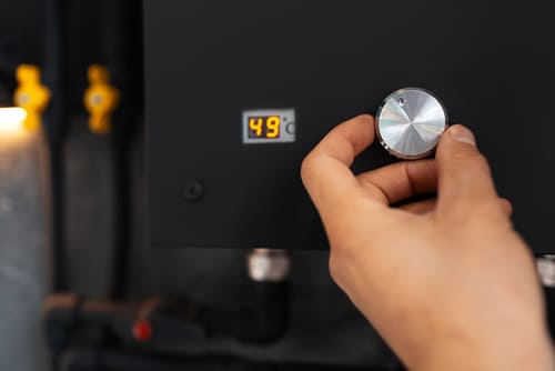 Instalar un termo de gas puede requerir conectarse a la red de gas natural o instalar un tanque de gas butano. Esto puede aumentar los costos y necesitar medidas de seguridad adicionales.