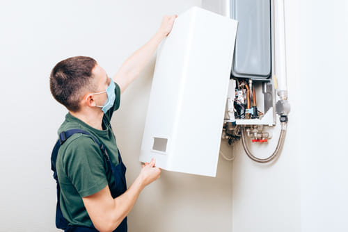 La principal ventaja de las calderas de gas es su alta eficiencia energética. Al maximizar el uso del gas y minimizar las pérdidas de calor, estas calderas ofrecen un sistema de calefacción económico.