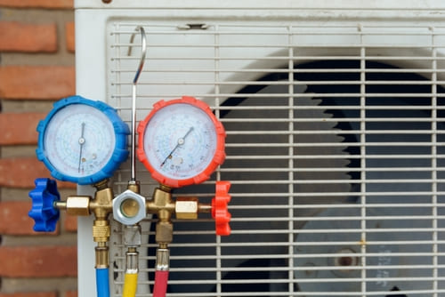La recarga del aire acondicionado en casa es una parte importante del mantenimiento del sistema.